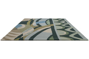 Harlequin Atelier Lagoon vloerkleed in flessengroen, zeegroen en hemelsblauw, in perspectief