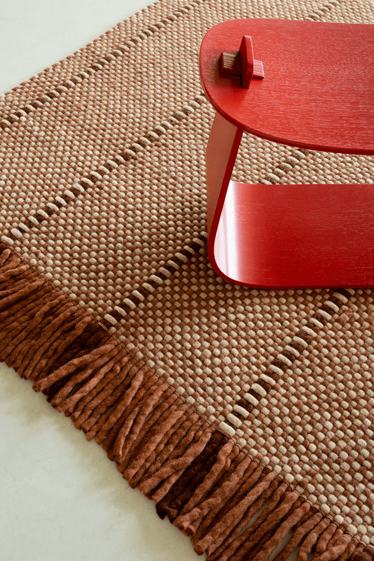 Layered Cord Burgundy Rust roestoranje vloerkleed, detail van het weefsel en de franjes