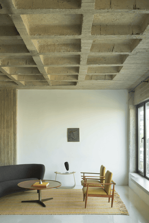 Layered Cord Yellow Oatmeal gestreept vloerkleed, in een woonkamer