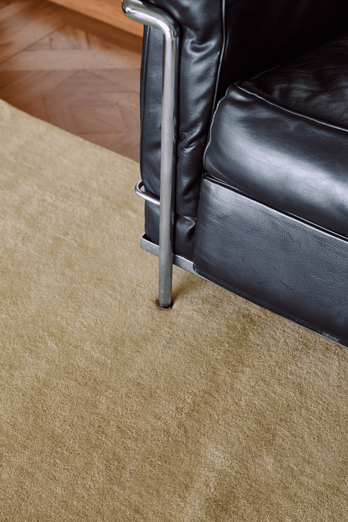 Layered Solid Wool Soft Yellow geel vloerkleed, detail van de wol