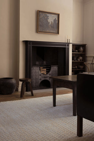 Layered Barley Bone White jute vloerkleed, in een eetkamer