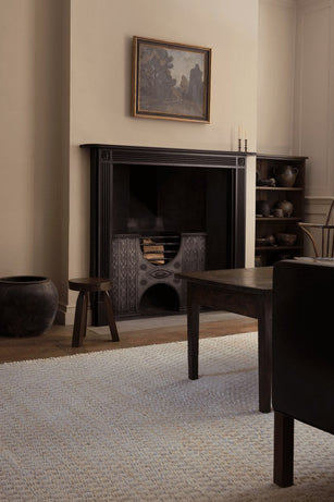 Layered Barley Bone White jute vloerkleed, in een eetkamer