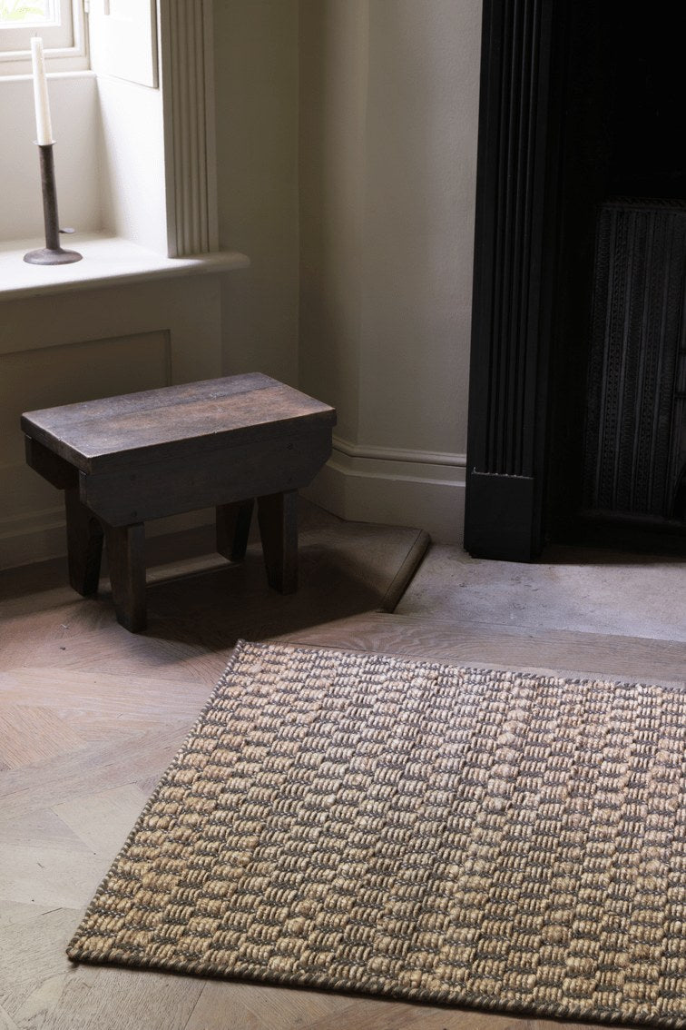 Layered Barley Chestnut kastanjebruin vloerkleed, in een interieur