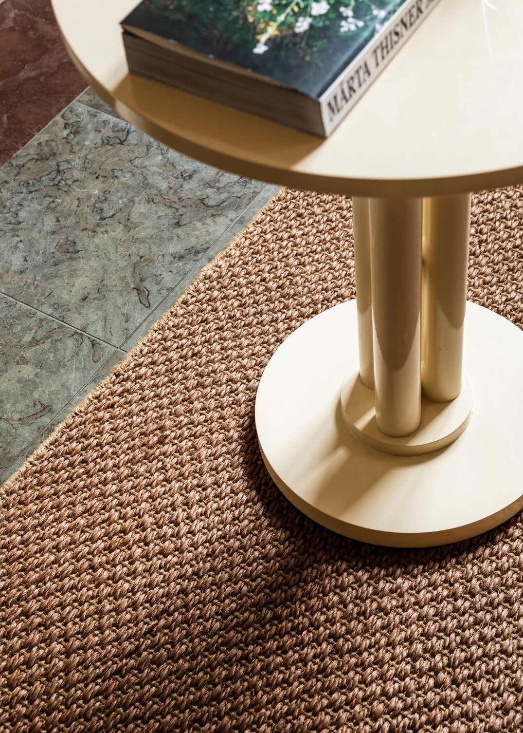 Layered Basket Weave Sisal Brown bruin vloerkleed, detail van de mandbinding