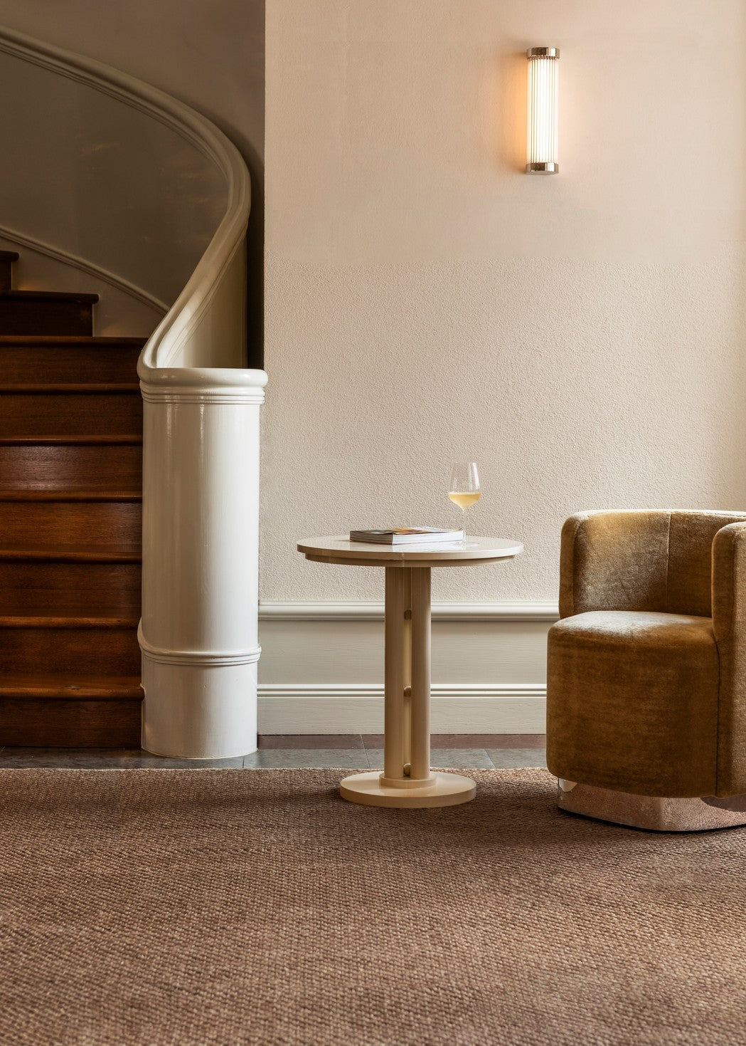 Layered Basket Weave Sisal Brown bruin vloerkleed, in een interieur