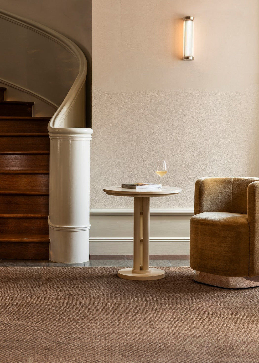 Layered Basket Weave Sisal Brown bruin vloerkleed, in een interieur
