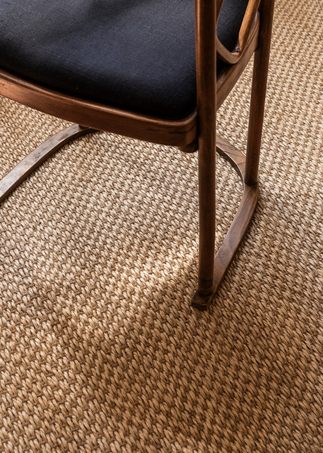 Layered Basket Weave Sisal Natural vloerkleed, detail van de mandbinding