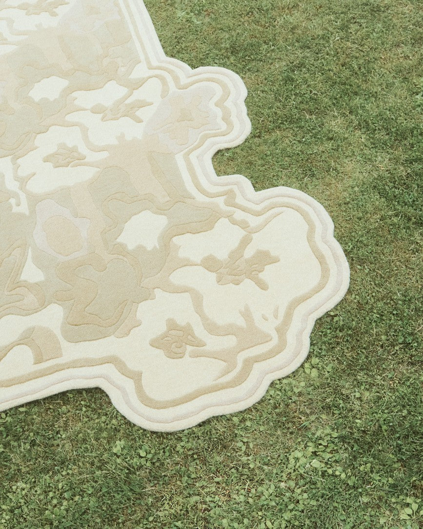 Layered Collina Strada Garden Haze zand vloerkleed, detail van de gesneden wol