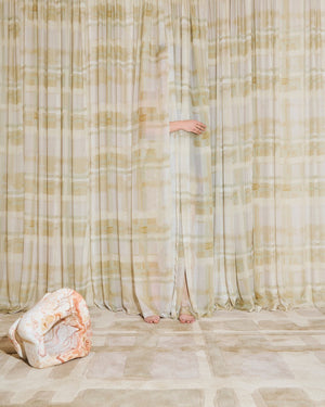 Layered Collina Strada Plaid Haze beige vloerkleed, in een interieur