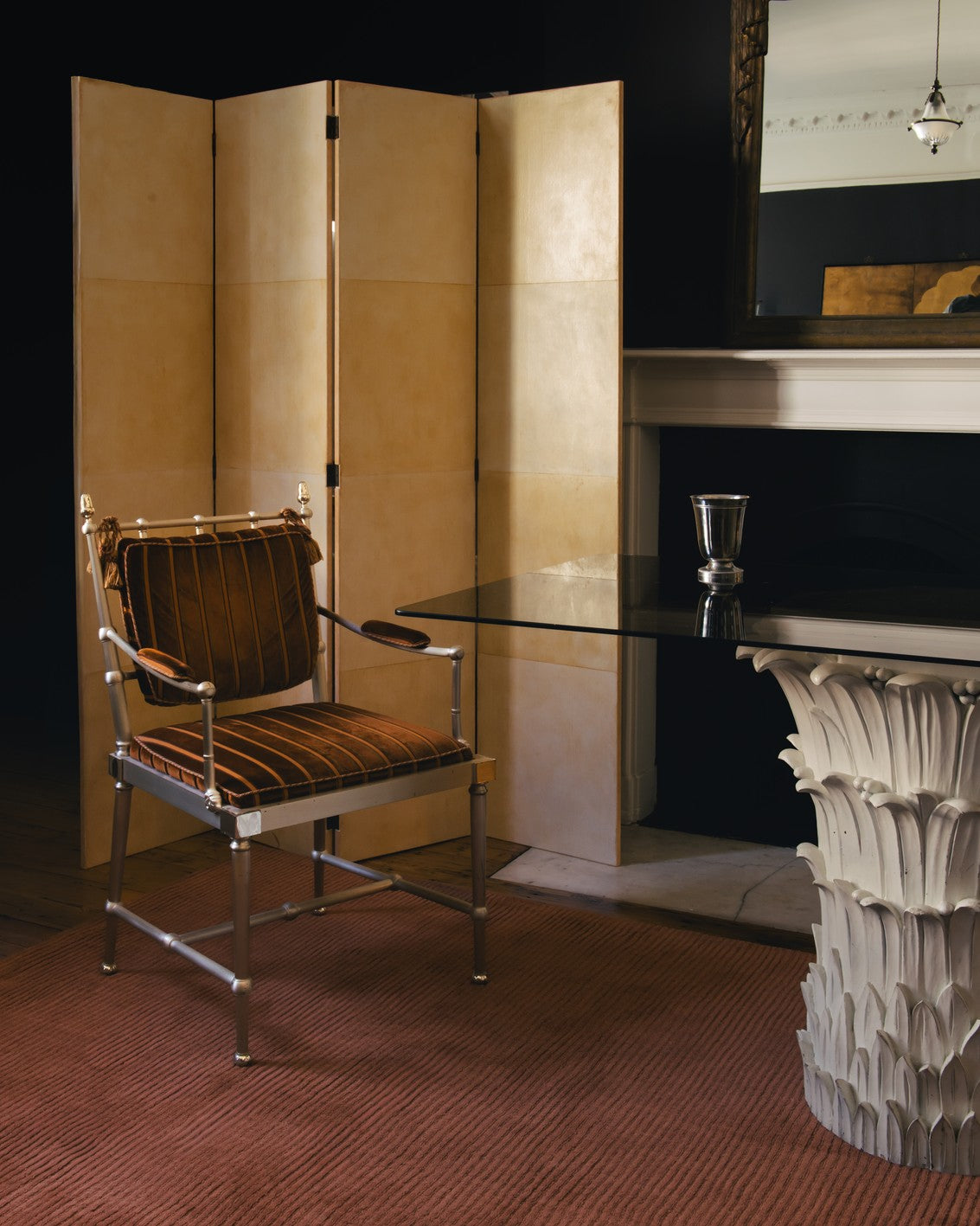 Layered Drift Wool Rust roestbruin vloerkleed, in een eetkamer