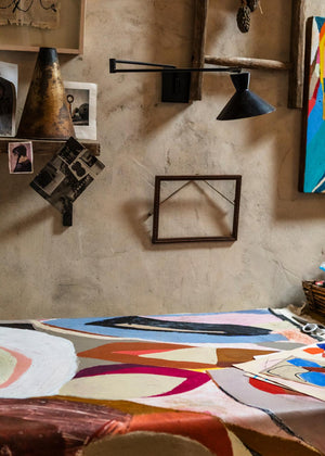 Layered Heather Chontos Kaleidoscope vloerkleed, in een interieur