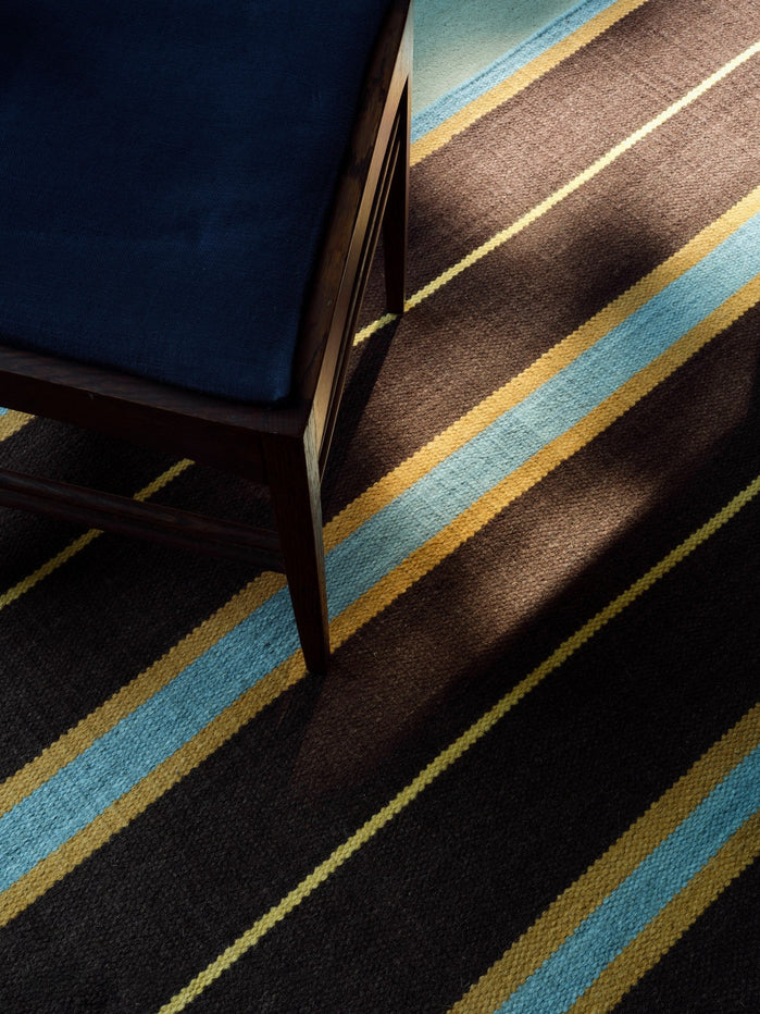 Layered Racer Stripe Betty Brown wollen vloerkleed, detail van het platte weefsel