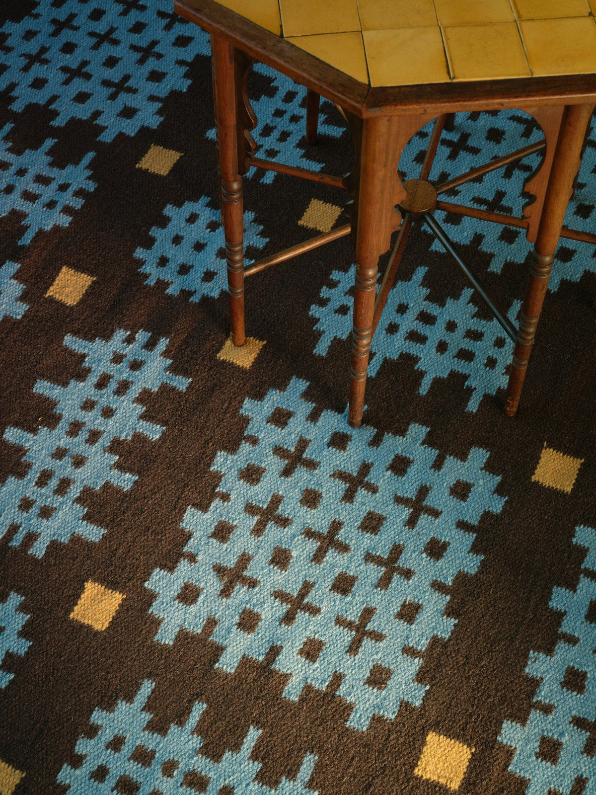 Layered Tom Morris Ryg Olwen Blue vloerkleed, detail van het platte weefsel