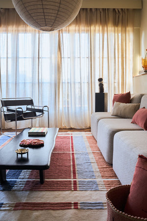 Lorena Canals Columns Multi Color vloerkleed, in een interieur
