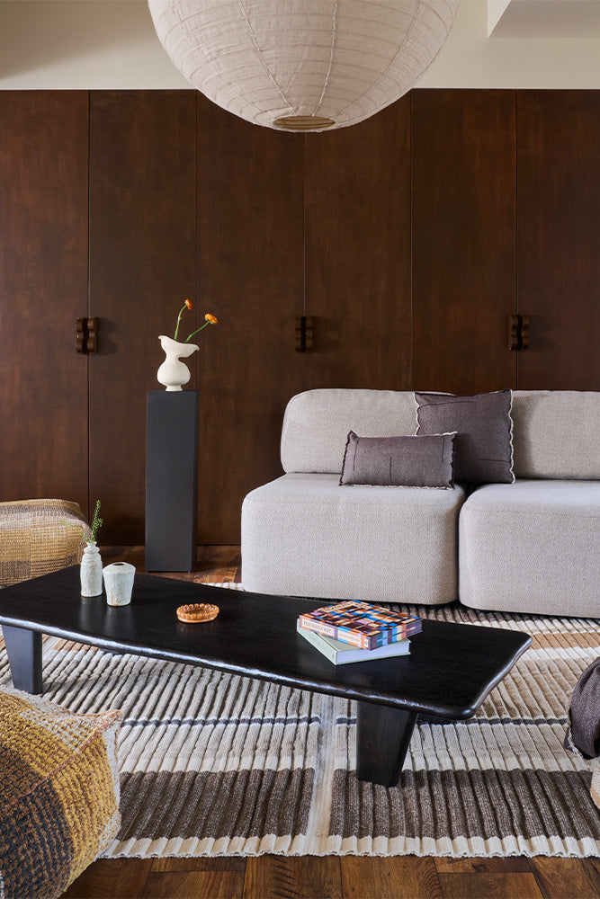 Lorena Canals Columns Natural wollen vloerkleed, in een interieur