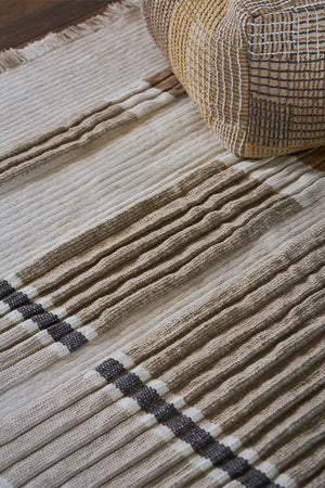 Lorena Canals Columns Natural wollen vloerkleed, detail