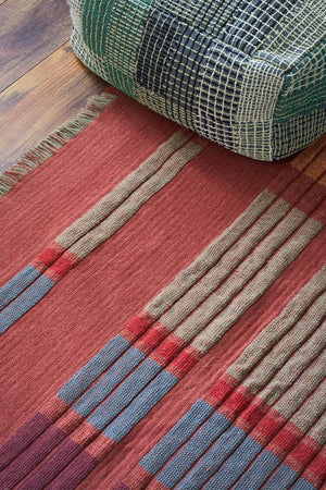 Lorena Canals Columns Sienna rood vloerkleed, detail