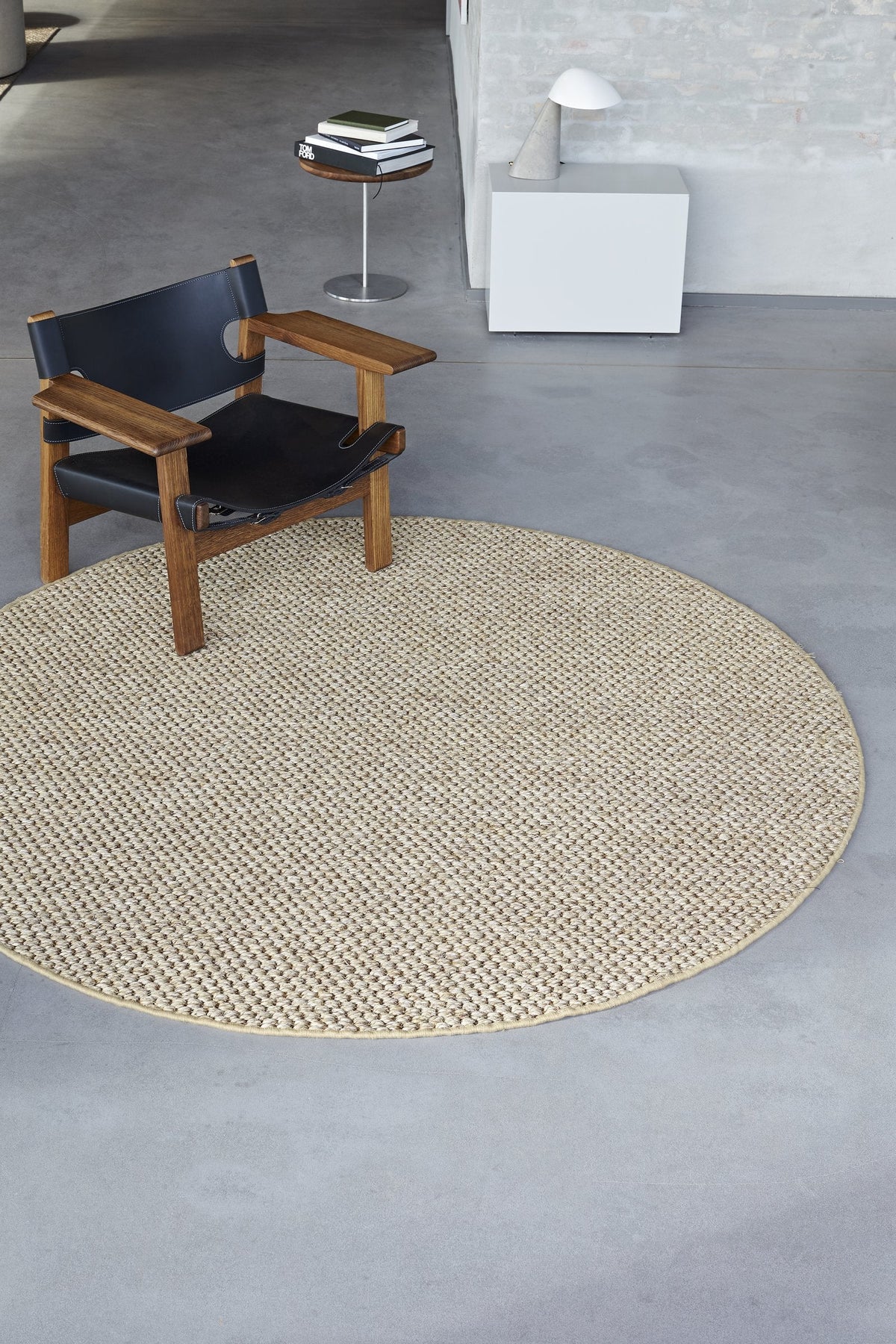 Massimo Belize Natural sisal vloerkleed, ronde uitvoering in een interieur