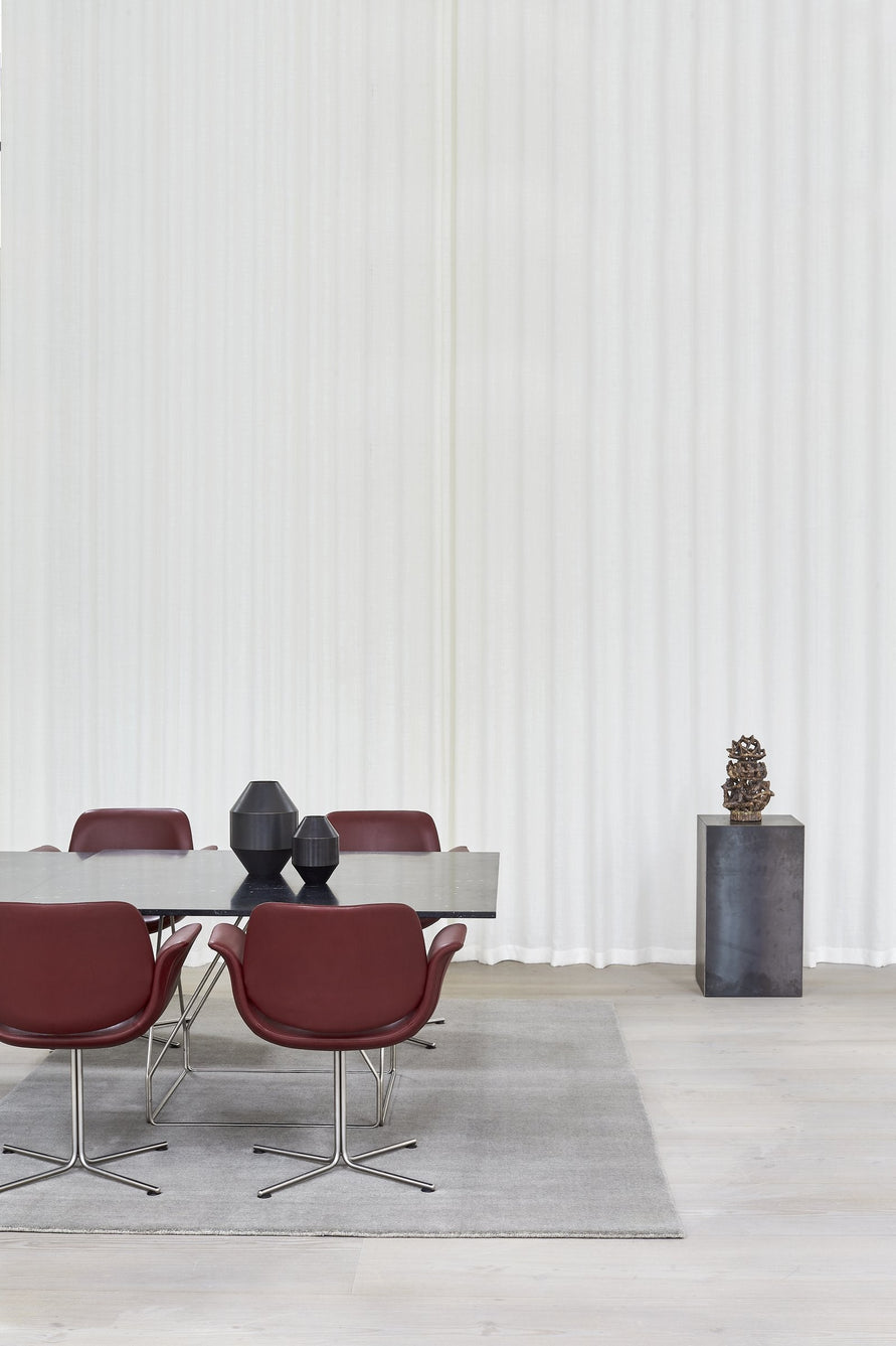 Massimo Earth Natural Light Grey vloerkleed, in een interieur