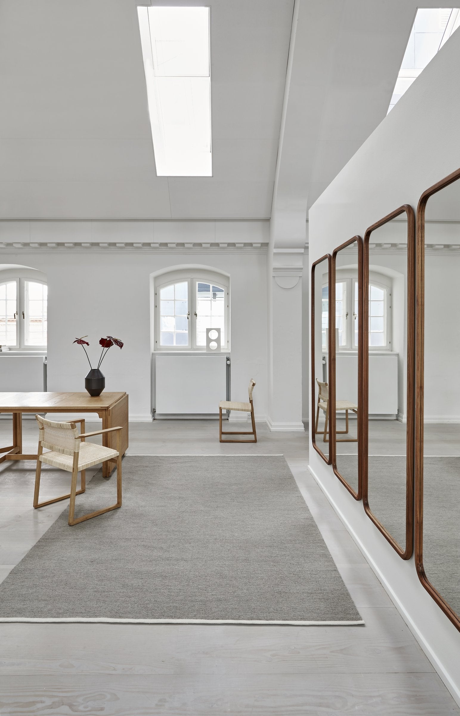 Massimo Escape Kelim Stone grijs tapijt, in een interieur