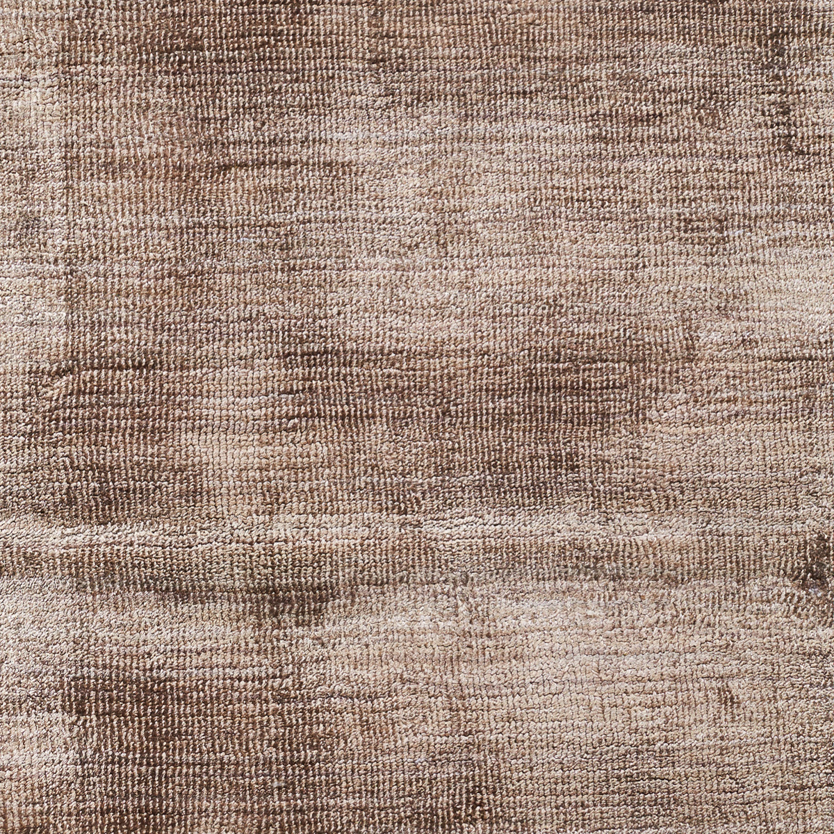 Massimo Karma Nougat Brown bruin vloerkleed, detail van het oppervlak