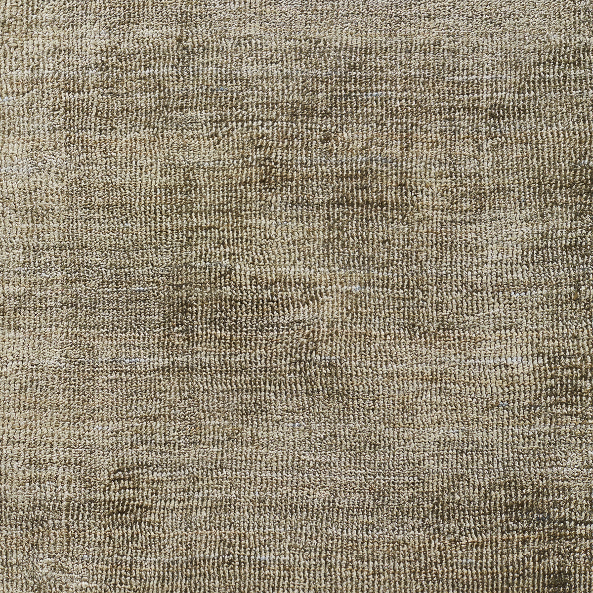 Massimo Karma Olive Green olijfgroen tapijt, detail van het oppervlak