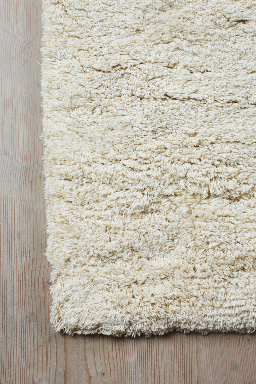 Massimo Rya Cream hoogpolig vloerkleed, detail van de hoek