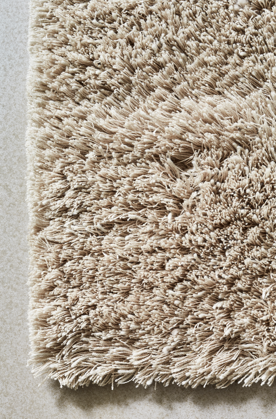 Massimo Rya Soft Beige hoogpolig vloerkleed, detail van de hoek