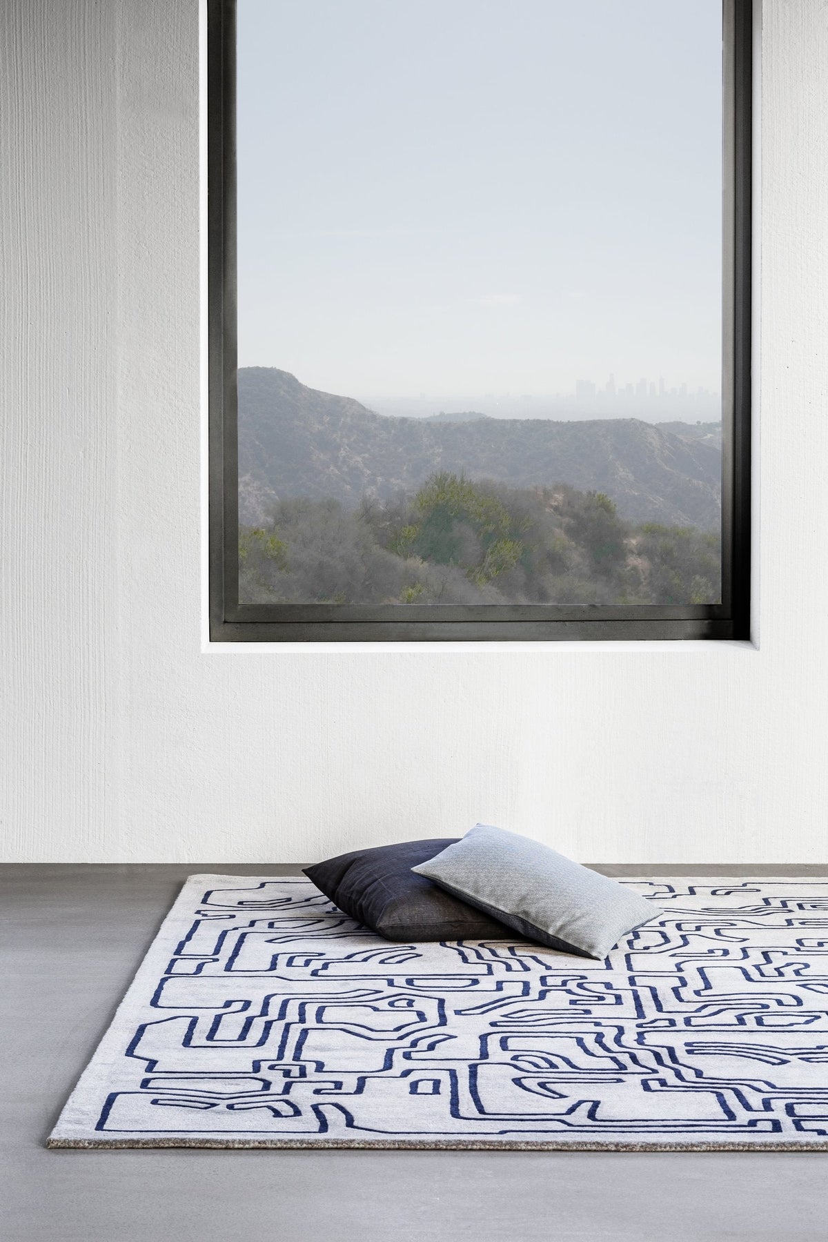Massimo Structures Fragment 2 blauw tapijt, in een interieur