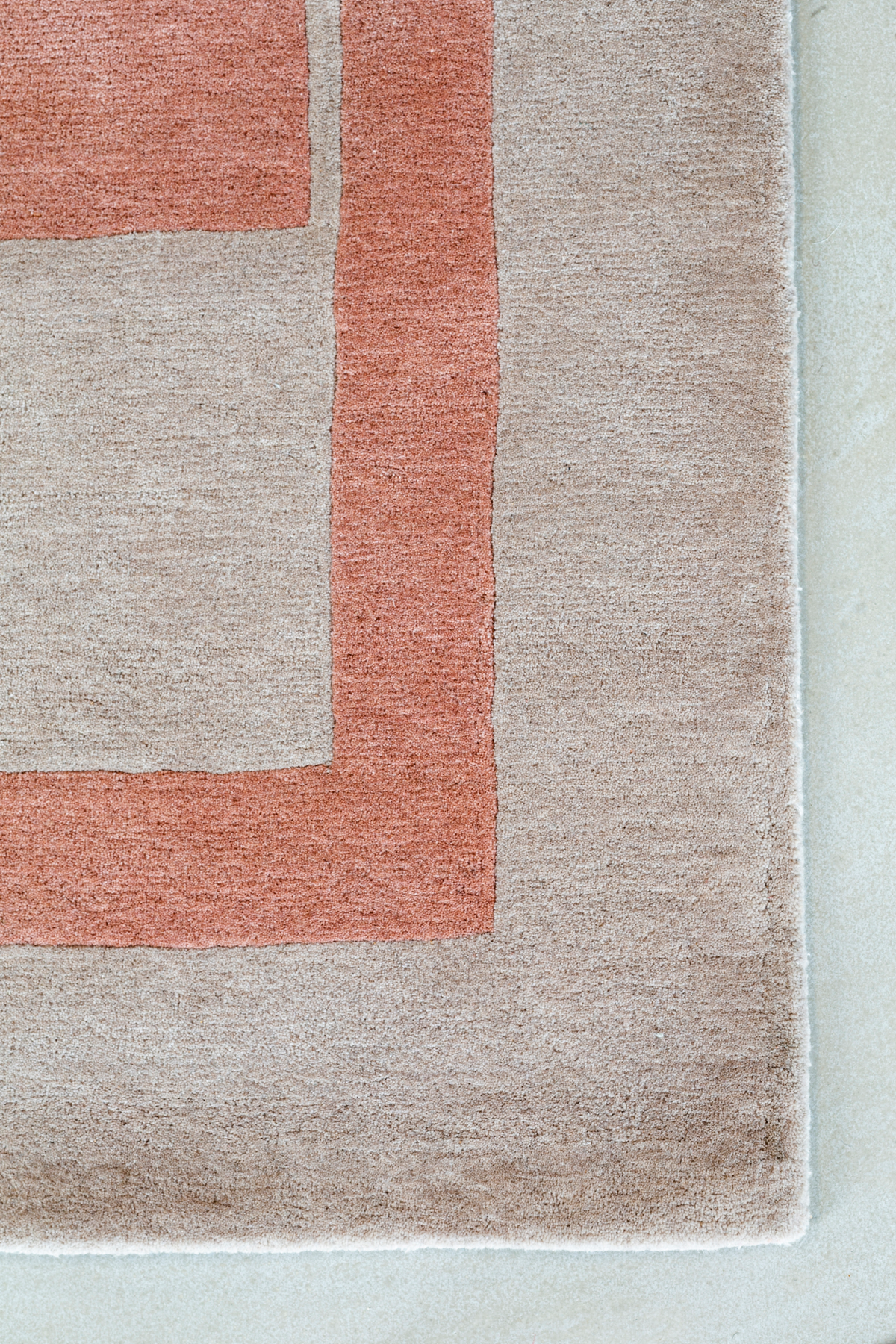 Massimo Structures Fragment 3 roze tapijt, detail van de hoek