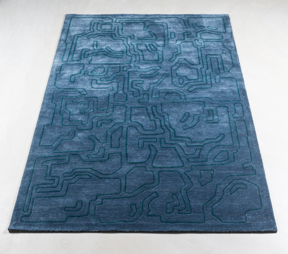 Massimo Structures Fragment 4 blauw tapijt, schuin aanzicht