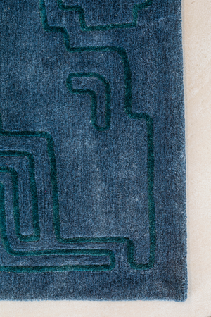 Massimo Structures Fragment 4 blauw tapijt, detail van de hoek
