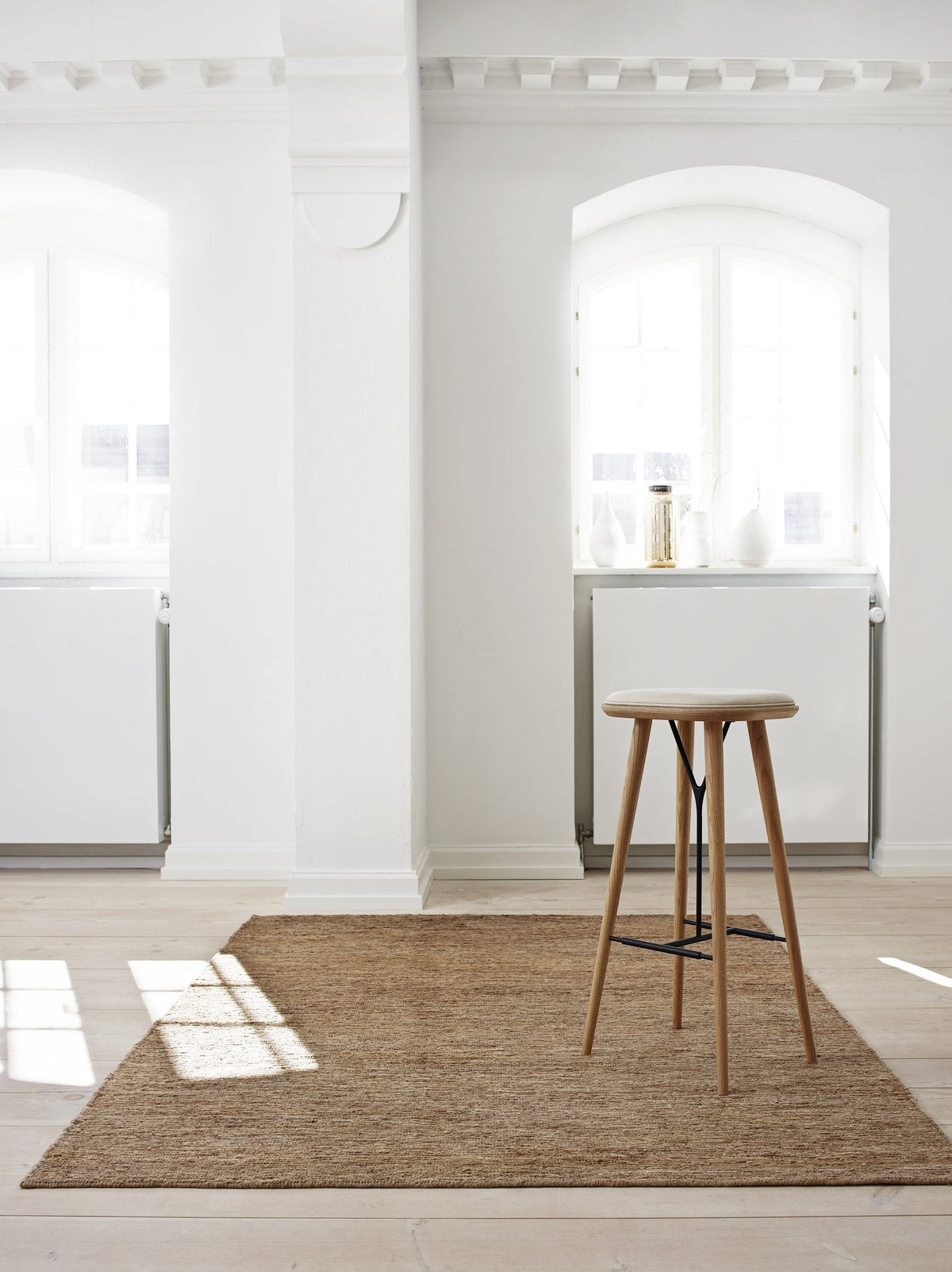 Massimo Sumace Natural jute vloerkleed, in een interieur