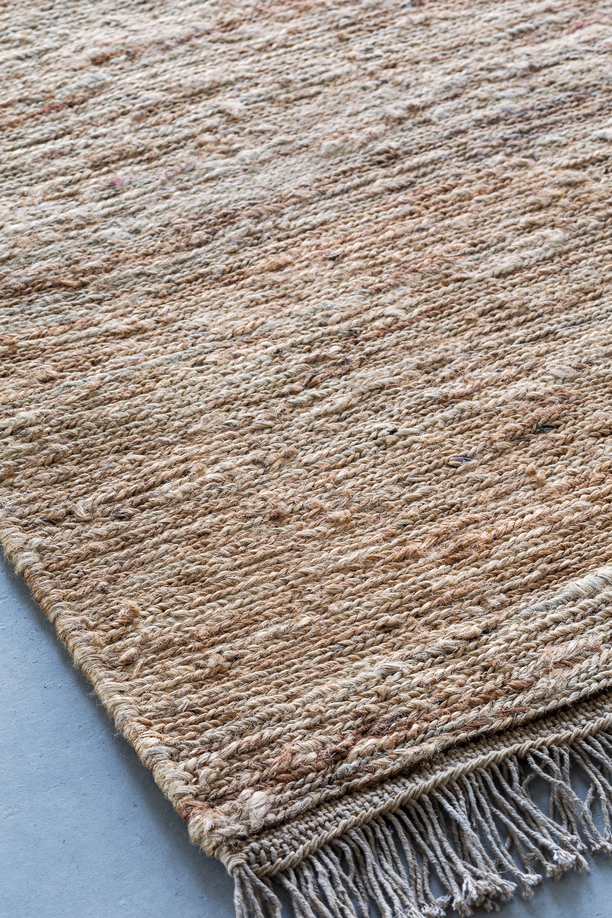 Massimo Sumace Natural jute vloerkleed, schuin aanzicht